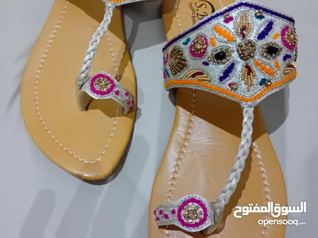 Vibrant and Traditional – Handcrafted Kolhapur Flati with Colorful Embroidery