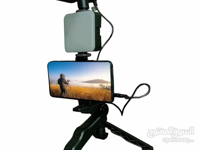 ميكروفون بندقية وضوء سيلفي وحامل ثلاثي القوائم وحامل موبايل وعازل للصدمات وفوم بخاصية إلغاء الضوضاء