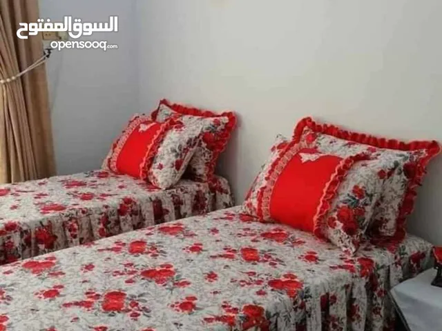 الأزهار للخياطه بدقه عاليه وجمالية لجميع المديلات