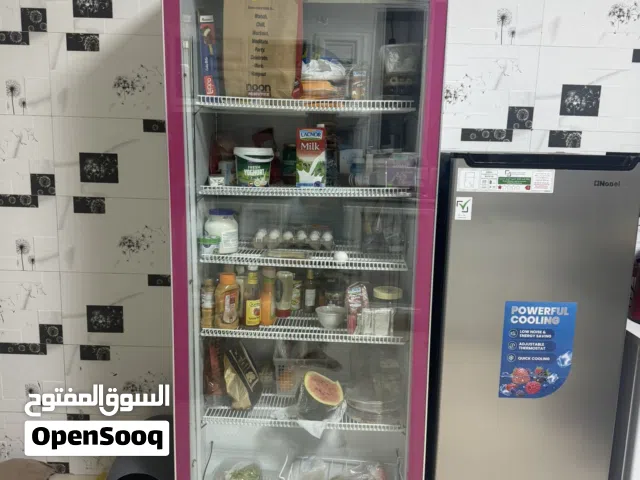 ثلاجه للمرطبات بحالة ممتازه للبيع 550 درهم