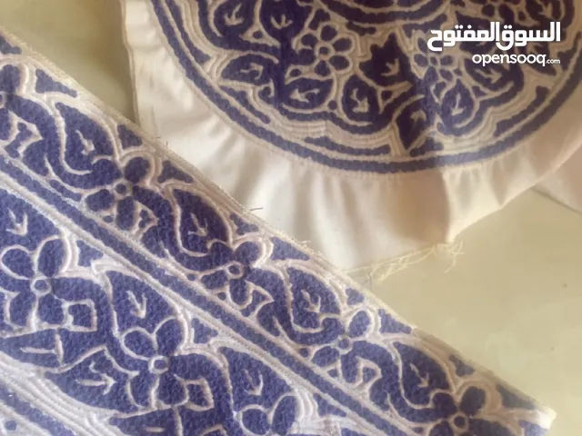 خياطة يدين