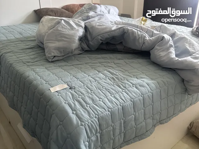 سرير من يكيا شبه جديد مع مرتبه من يكيا بعد
