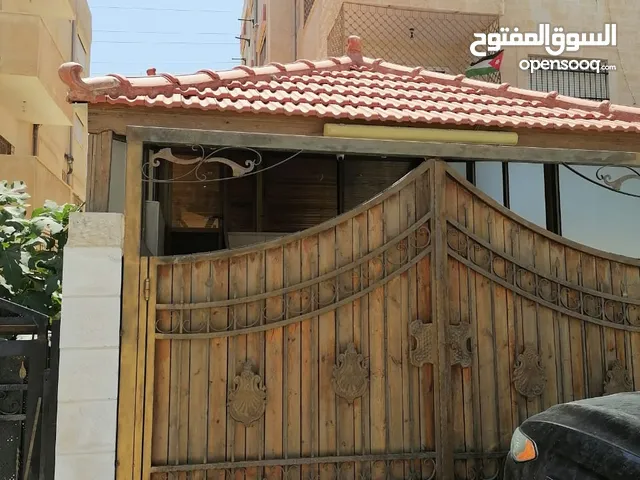 300 m2 3 Bedrooms Apartments for Sale in Zarqa Al Zarqa Al Jadeedeh