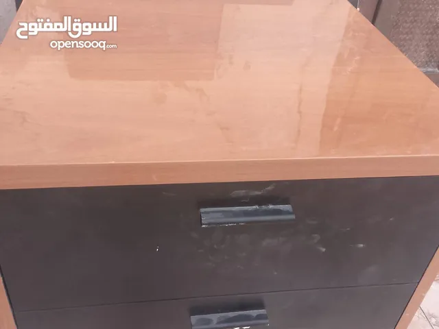 اثاث مكاتب للبيع طاولات وكراسي وبوفيه وباب بحالة الوكاله اسعار حرق