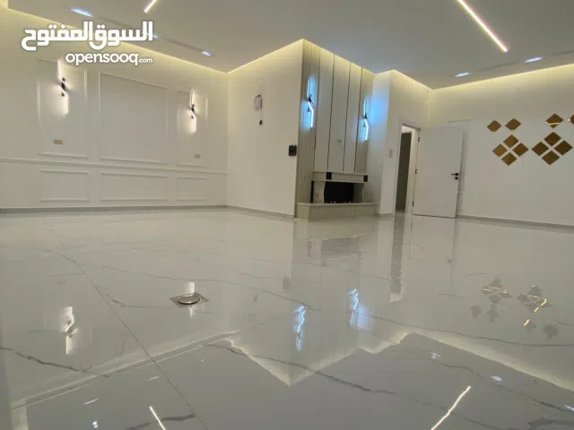 روف فـاخر دوبلكــس 230 مـ مع ساحات 120 مـ على شارعين في مواقع ومساحات مختلفه