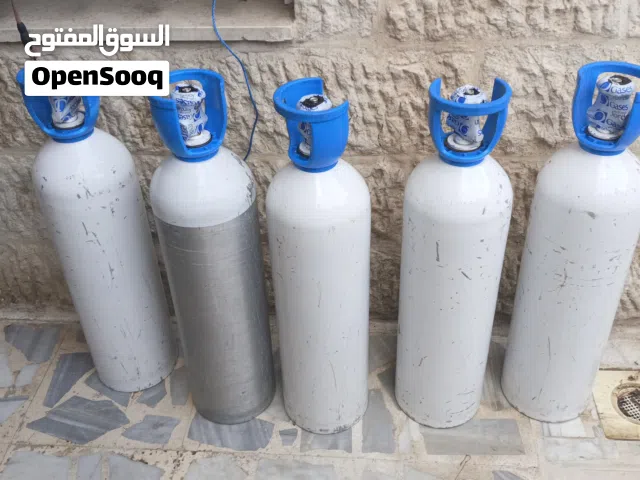 متوفر. اسطوانات اكسجين وساعات منضممن 5 ليتر إلى 15 جمله ومفرق