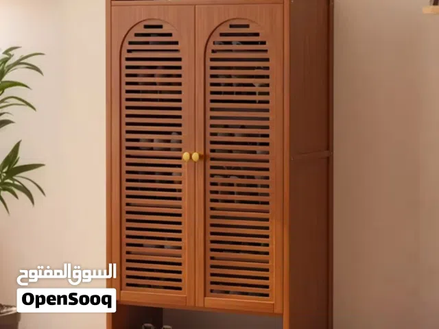 خزانة أحذية طويلة وعمودية قطعة فخمة تنظّم أحذيتك بأسلوب راقٍ وتمنح مدخلك أو غرفة ملابسك