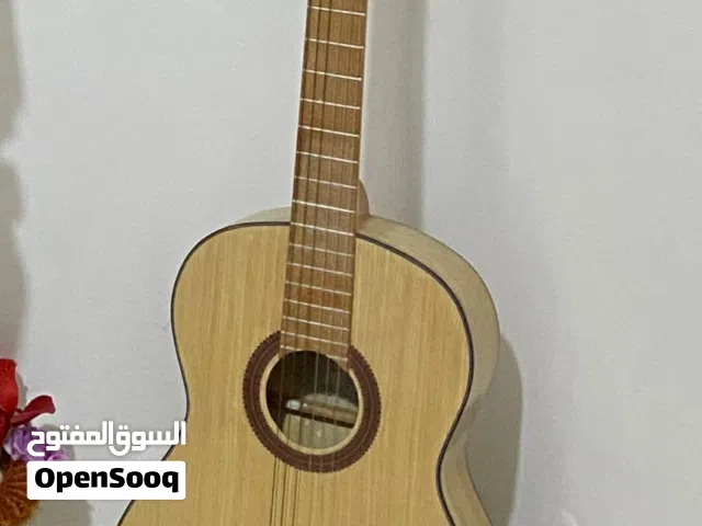 كيتار نظيف جدا