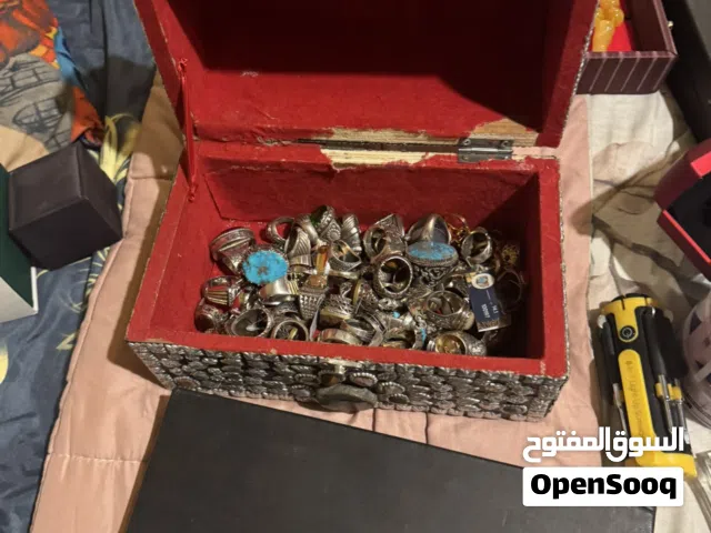 ساعات ومسابيح وخواتم فضة واكسسوات فضة متنوعة للبيع