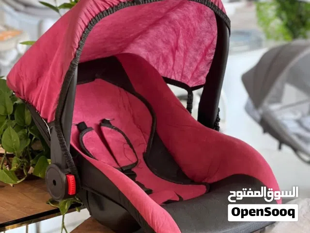 كرسي جميل ثابت و قوي للأطفال شكليته جميله جدا جدا متوفر عندي لون رصاصي و بسعر جدا رخيص فقط 8 ريالات