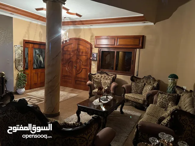 240 m2 4 Bedrooms Townhouse for Sale in Tripoli Al-Serraj