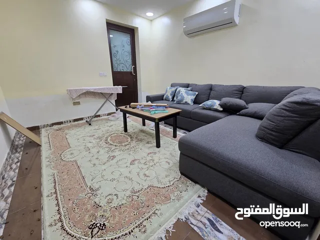 شقه للايجار شامل الكهرباء في مدينة حمد