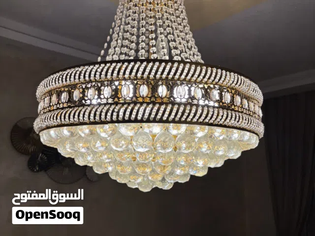 ثرية [كريستال/مودرن] فخمة وراقية بحالة نظيفة جدا وممتازة ، بسعر لقطة.