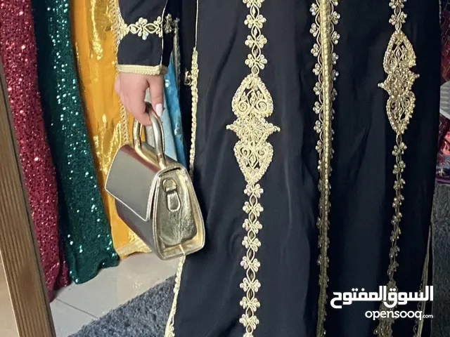 قفاطين وجلالب للبيع ذات جودة عالية خدمة المعلم والزواق والتنبات جديدة غير مستعملة بأثمنة مناسبة