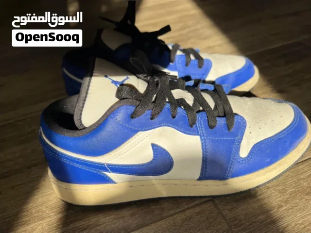 حذاء نسائي ماركة نايك اصلي مقاس 40 كالجديد استعمال بسيط جدا