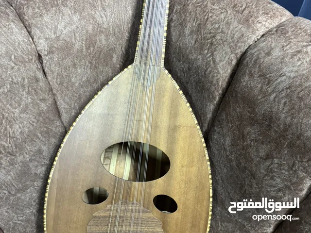 عود زرياب عراقي بحالة ممتازه حجم وسط للبيع بسعر مناسب اقرء الوصف السعر قابل للتفاوض بشيء بسيط