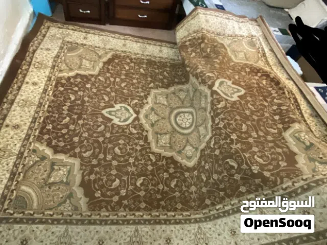 موجود سجاد لون بني جيده جدا قياس 4.3 الموقع رصيفه حي الحسين