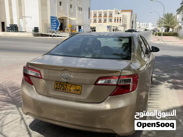 2014 تويوتا كامري Standard