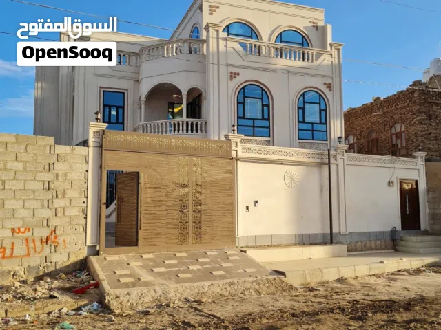 فله للبيع في صنعاء دورين جاهز شارع 12متر