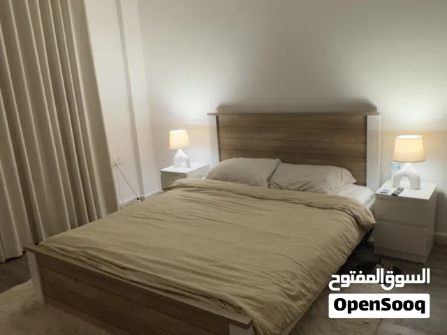 سرير شبه جديد مع ماترس