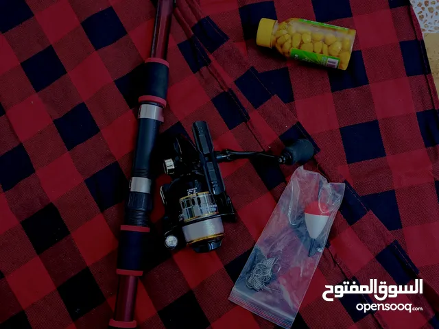 صنارة صيد مع كامل ملحقاتهة