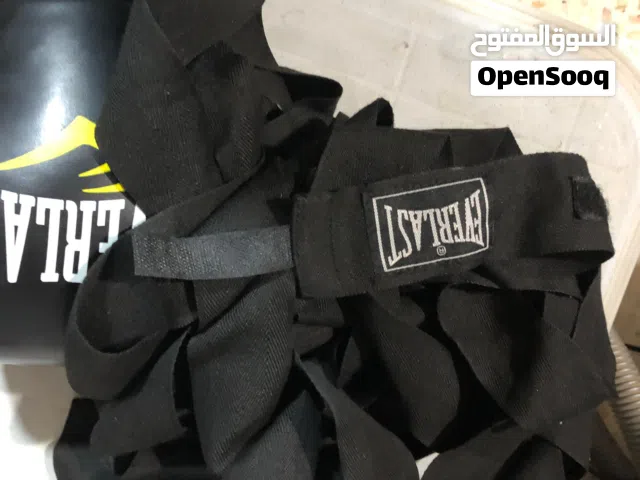 موجود كيس ملاكمه مع كامل اغراضو للبيع المستعجل السعر من الاخر 35التواصل واتس فقت