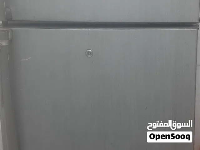 ثلاجة LG مستعمل بحالة ممتازة فقط حمل واوصل التيار الكهربائي. سعة 380 لتر. البيع لداعي السفر