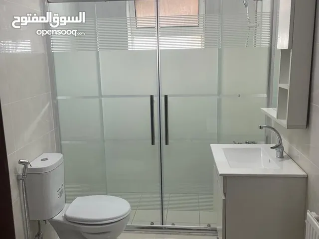 مرحاض حمام تركي esvit ومرايه مع خزانه للبيع جديد غير مستعمل