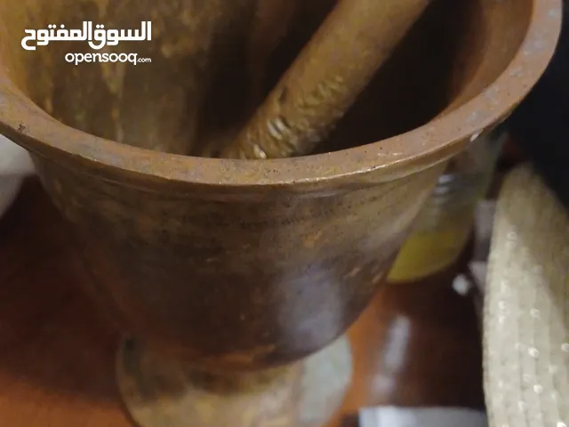 نجر تراثي قديم جدا من اجدادنا وزن ثقيل جدا وتحفه انتكيت حلوه للمتاحف والتراثيات القديمه