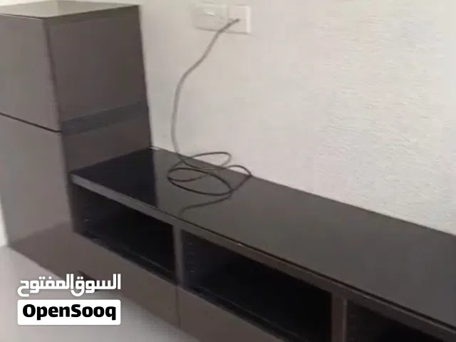 طاولة. تلفزيون 5 دينار   ثلاث قطع منفصلة