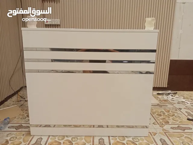 ميز مكتب وشبه مستعمل ونظيف