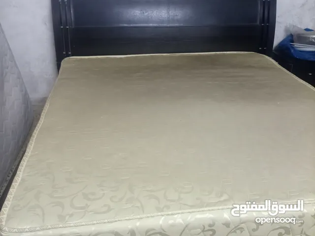 فرشه تخت زنبركيه مستعملة شبة جديدة