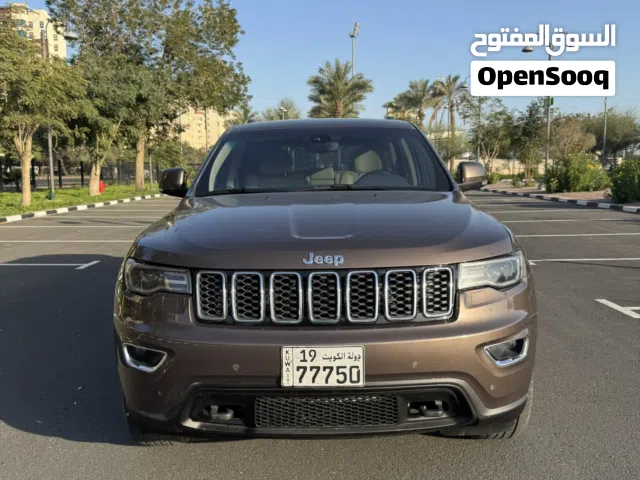 2021 جيب جراند شيروكى Laredo