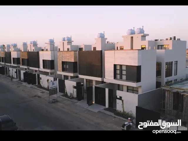 250 m2 More than 6 bedrooms Villa for Sale in Al Riyadh Al Yarmuk