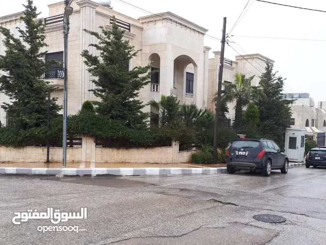 900 m2 4 Bedrooms Villa for Sale in Amman Khalda