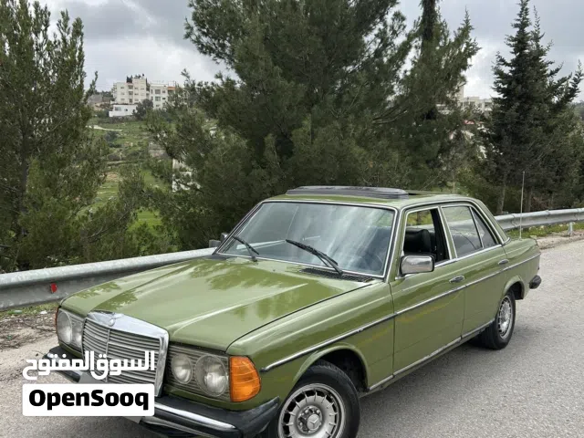 1979 مرسيدس بنز الفئة-E E 200