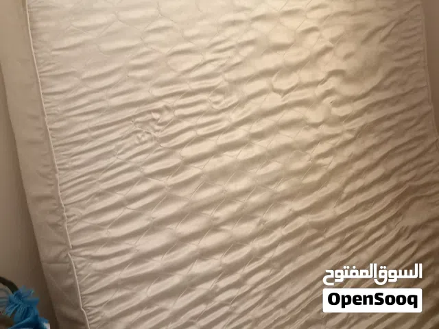 سرير نوم مستعمل لشخصين