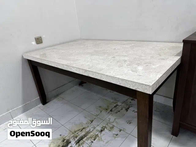 طاولة طعام رخامية
