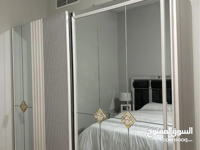 Bed set Wardeope Side table Dresser