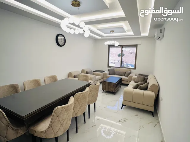 شقة مفروشة 5 نجوم اثاث خرافي عمان ابو نصير قرب مدارس الصرح جديدة لم تسكن بعد المالك مباشرة