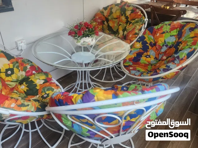 مسز مع اربع كراسي