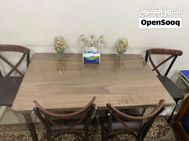 ميز طعام خشب مع كراسي نظيف جدا جدا