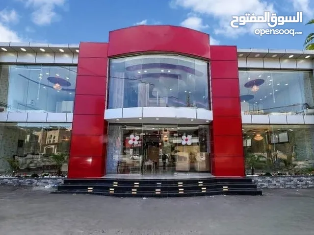 اعلان تاجير معرض يتكون من طابقين ومخزن خلفي تابع للمعرض