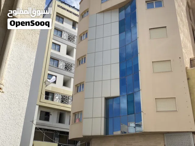 مبنى تجاري للبيع في شارع ميزران علي الرئيسي