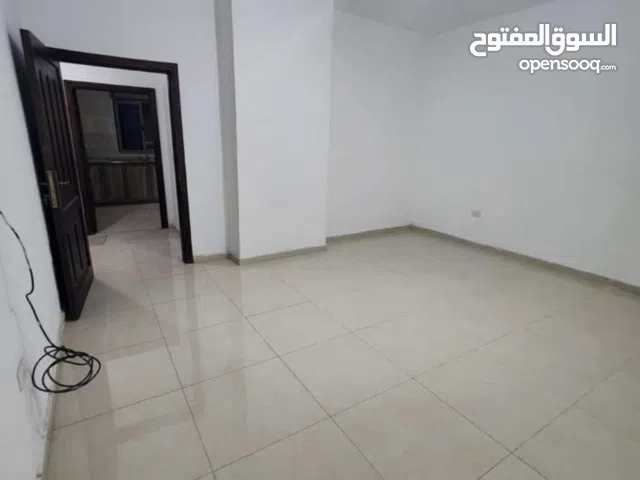 استديو فارغ ب شارع الجامعة