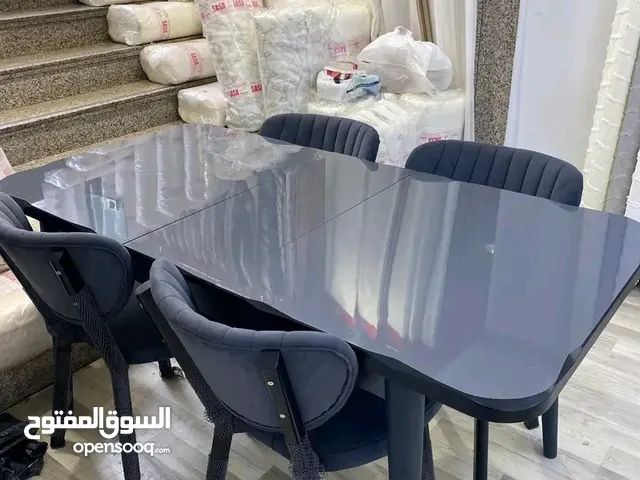 طاوله طعام استعمال خفيف جدا