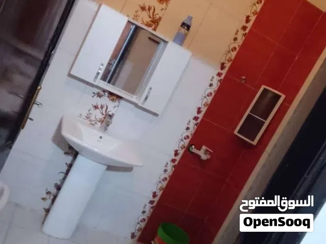 منزل ارضي الايجار في حي البطاطا يصلح عايلة اجانب