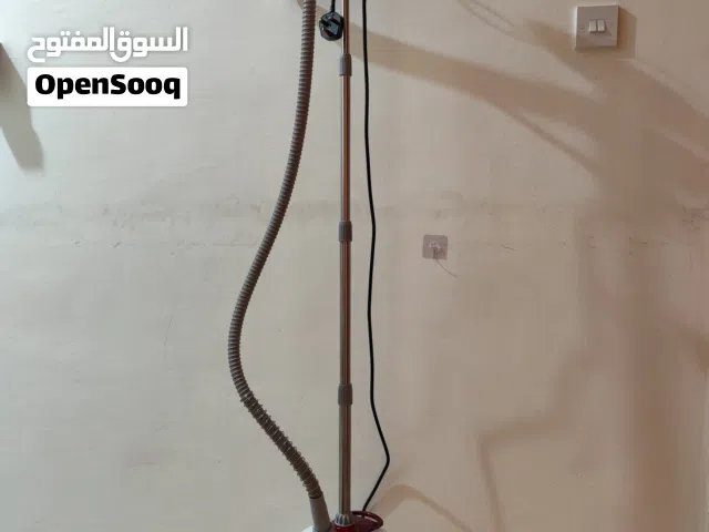 مكواة بخار مع استاند بحالة جيدة