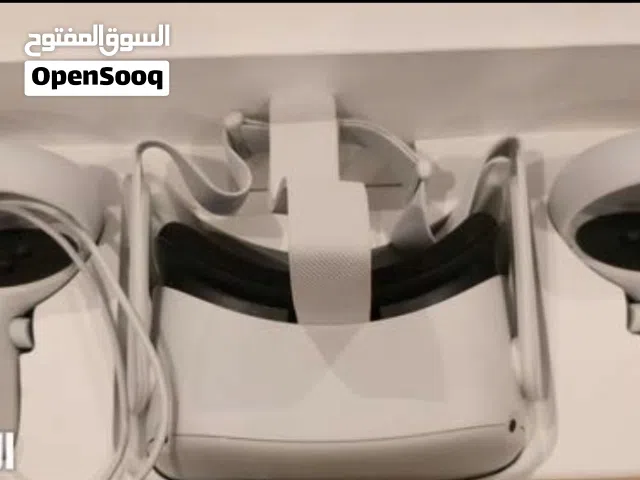 جهاز ميتا كويست2 بالكرتون ومعها 2 كنترول وحامل للراس وحماية