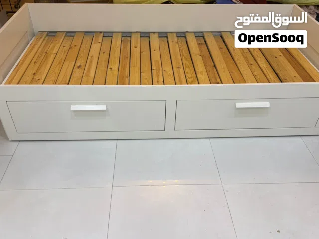 للبيع 2 سرير من ايكيا نظيف وشبه جديد التواصل WhatsApp فقط